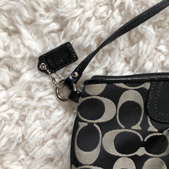 Coach (Original Coach Pattern) Clutch/Wristlet - Picture 4 of 4